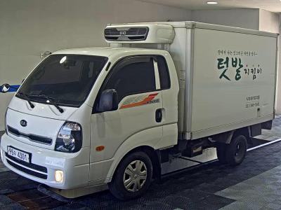 KIA BONGO III CARGO FREEZER BOX TRUCK 1 TON KING CAB