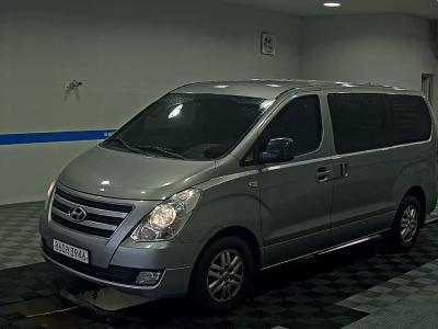 HYUNDAI GRAND STAREX 3-SEATER DIESEL VAN MODERN