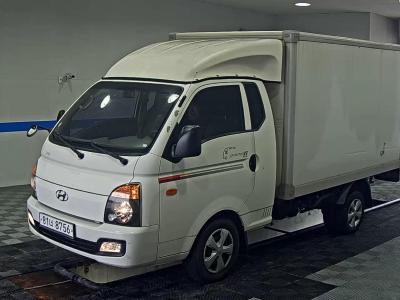 HYUNDAI PORTER II HIGH-ROOF BUILT-IN BOX TRUCK SUPER CAB