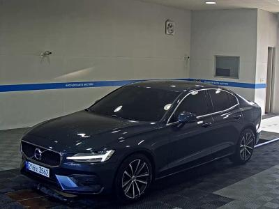 VOLVO S60 (3RD GEN) 2.0 B5 MOMENTUM