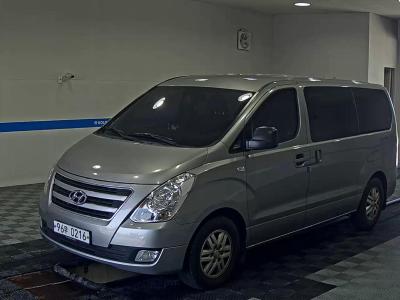 HYUNDAI GRAND STAREX 5-SEATER DIESEL VAN MODERN