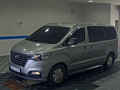 HYUNDAI THE NEW GRAND STAREX 5-SEATER DIESEL VAN SMART
