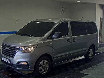 HYUNDAI THE NEW GRAND STAREX 12-SEATER DIESEL 4WD SMART