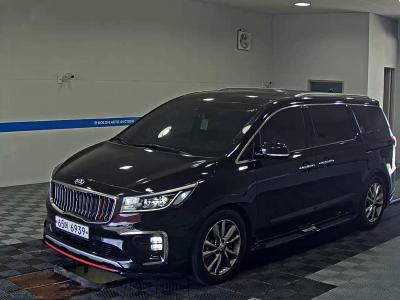 KIA THE NEW CARNIVAL LIMOUSINE 7-SEATER DIESEL PRESIDENT