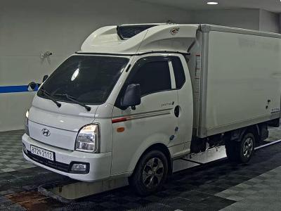 HYUNDAI PORTER II REFRIGERATED BOX TRUCK SUPER CAB