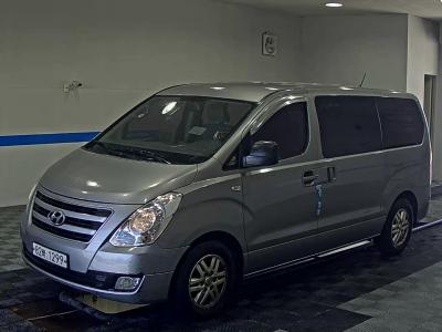 HYUNDAI GRAND STAREX 5-SEATER DIESEL VAN MODERN
