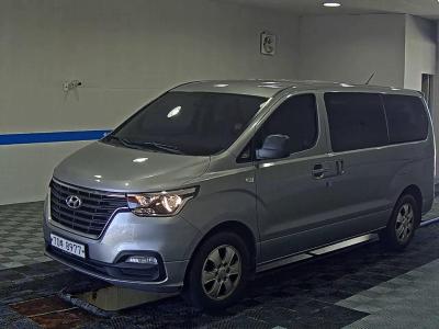 HYUNDAI THE NEW GRAND STAREX 11-SEATER DIESEL 4WD MODERN