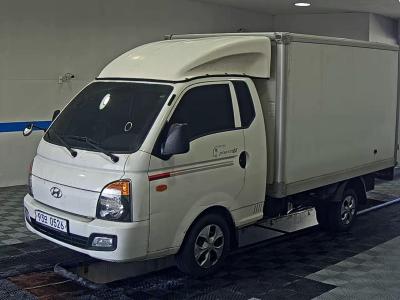 HYUNDAI PORTER II BUILT-IN BOX TRUCK SUPER CAB