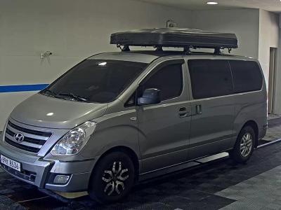 HYUNDAI GRAND STAREX 5-SEATER DIESEL VAN MODERN