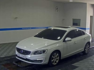 VOLVO S60 (2ND GEN) D3 MOMENTUM