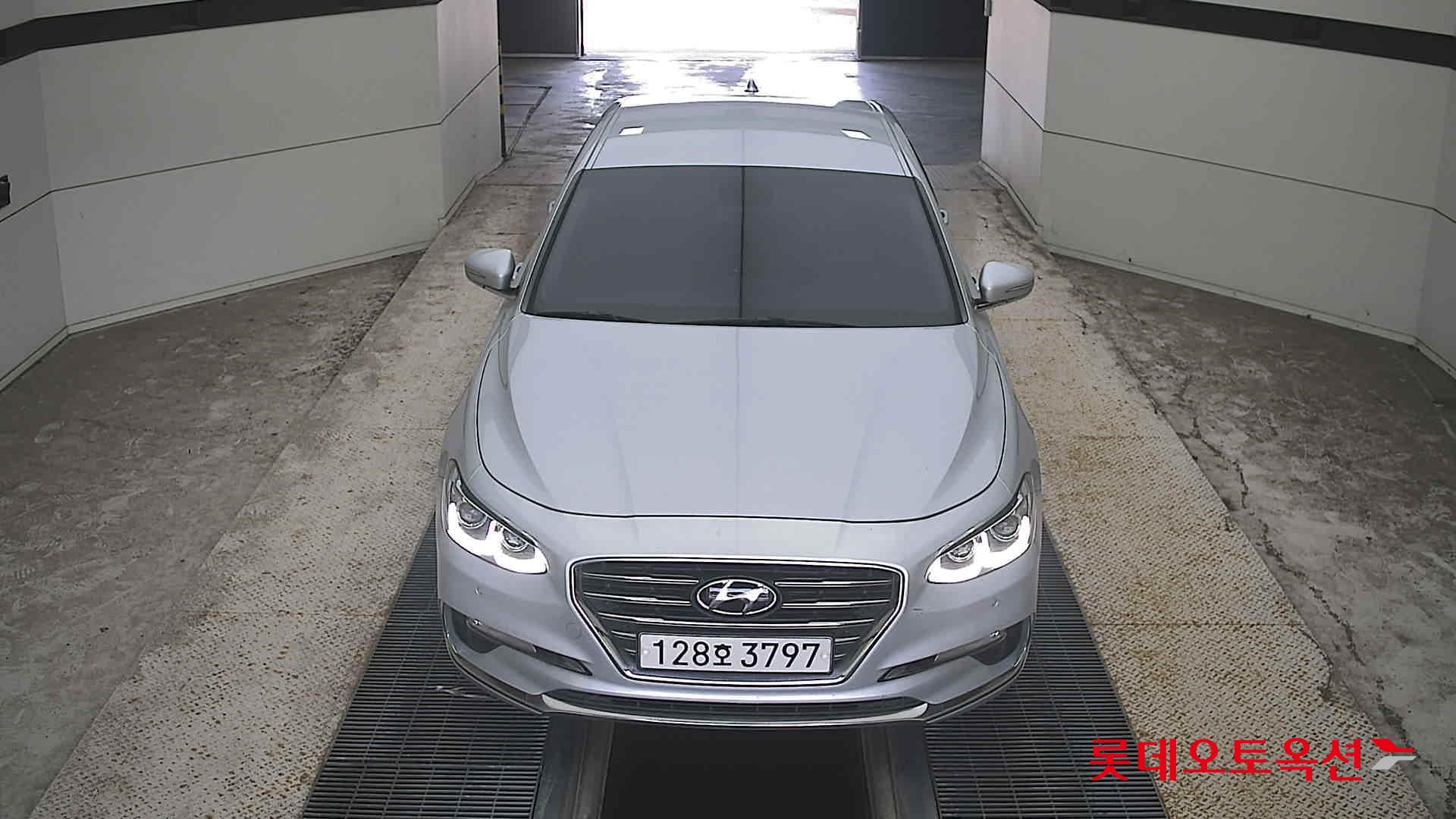 Hyundai GRANDEUR IG (L) 3.0 Rental Car MODERN