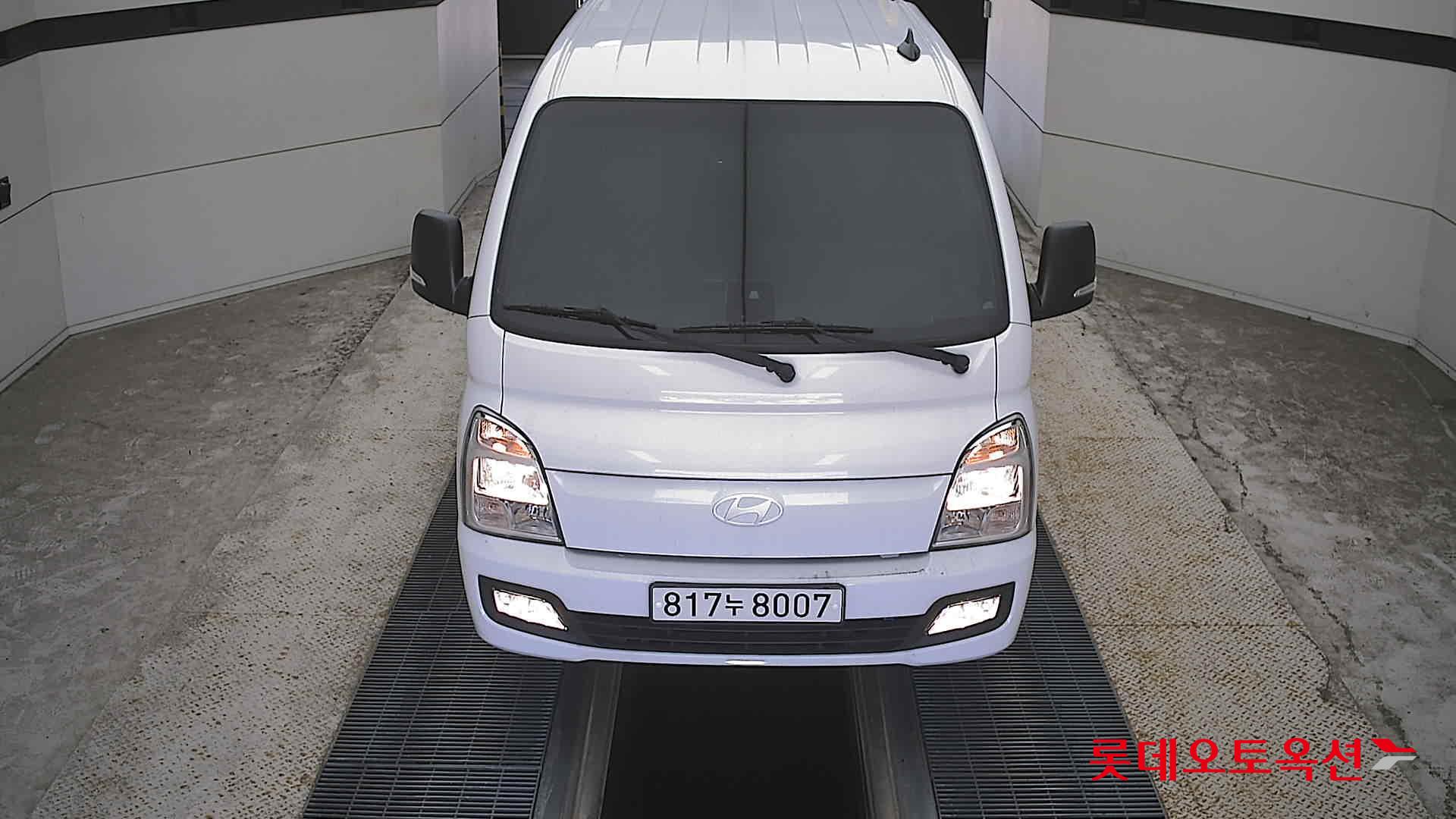 Hyundai PORTER (L)2.5T 1.0-Ton Extra Long Wheelbase Double Cab Modern 2WD MT Manual