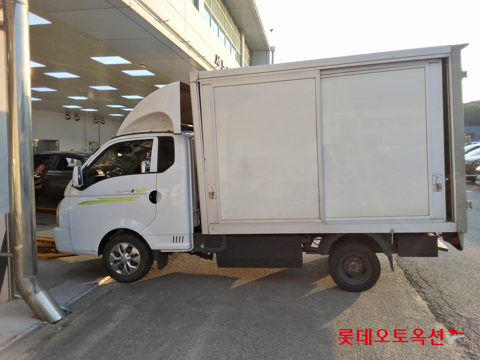 Hyundai PORTER Ⅱ (E) 슈퍼캡 초장축 스마트스페셜 배터리진단 고전압 배터리 상태 (SoH) 진단을 완료한 차량입니다.