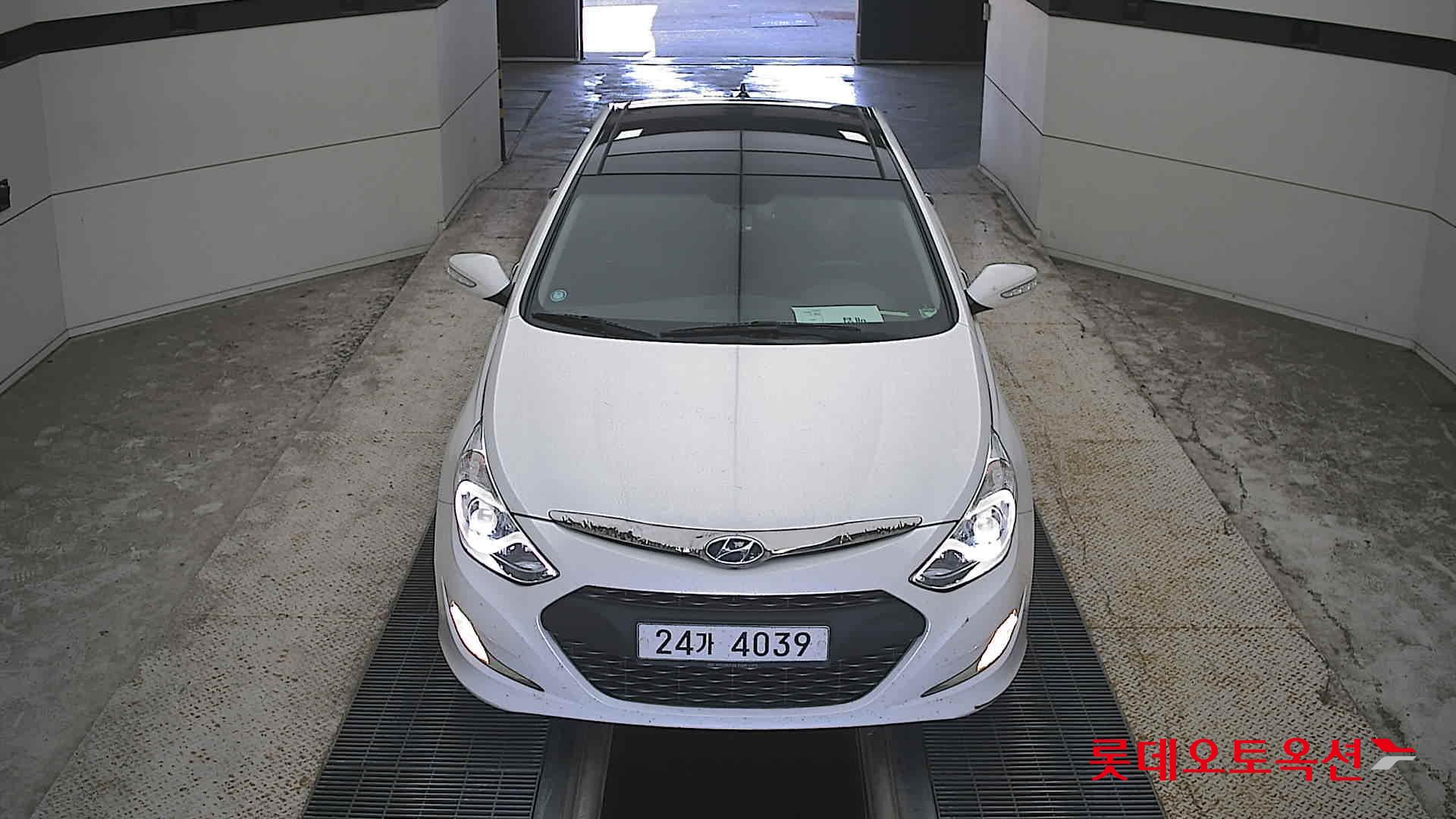 Hyundai YF SONATA (H) 2.0 ROYAL