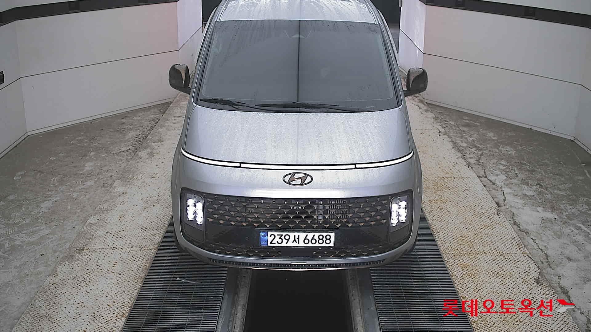 Hyundai STARIA (D)2.2 Lounge Inspiration 7-Seater 4WD AT