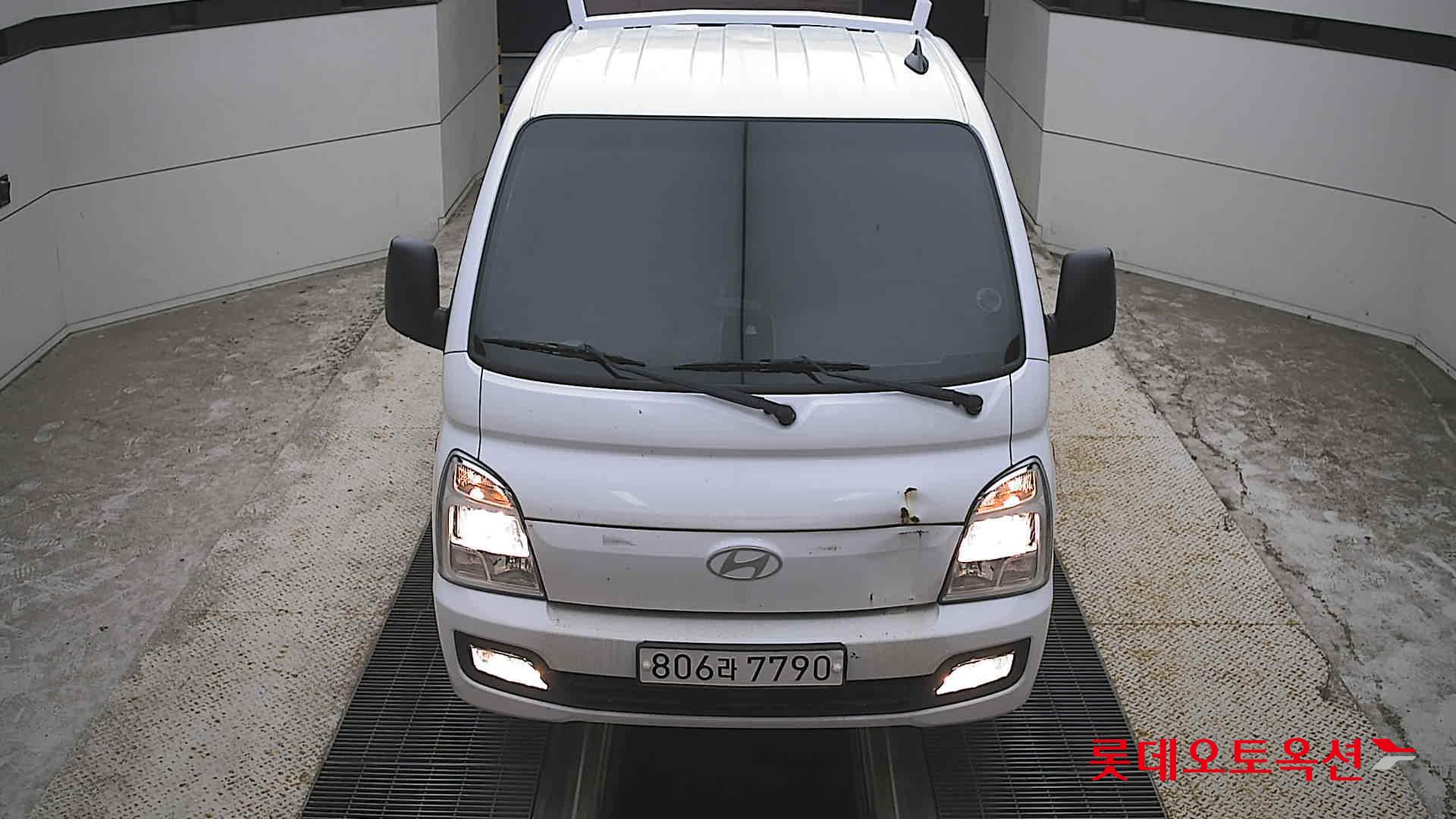 Hyundai PORTER (L)2.5T 1.0-Ton Extra Long Wheelbase Super Cab Smart 2WD AT