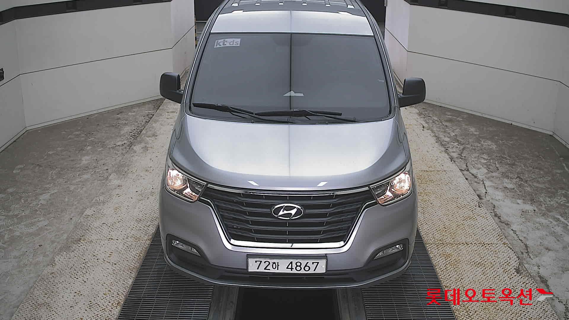 Hyundai THE NEW GRAND STAREX(D)2.5 Wagon Modern 12-Seater