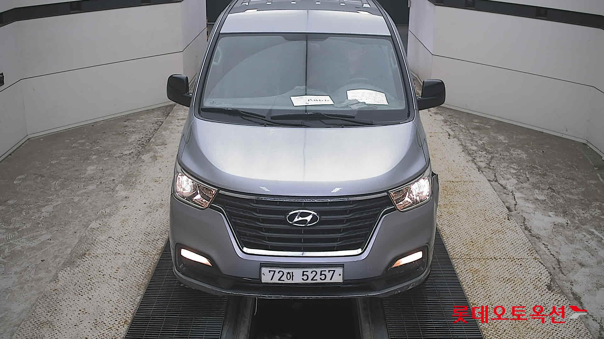 Hyundai THE NEW GRAND STAREX(D)2.5 Wagon Smart 12-Seater