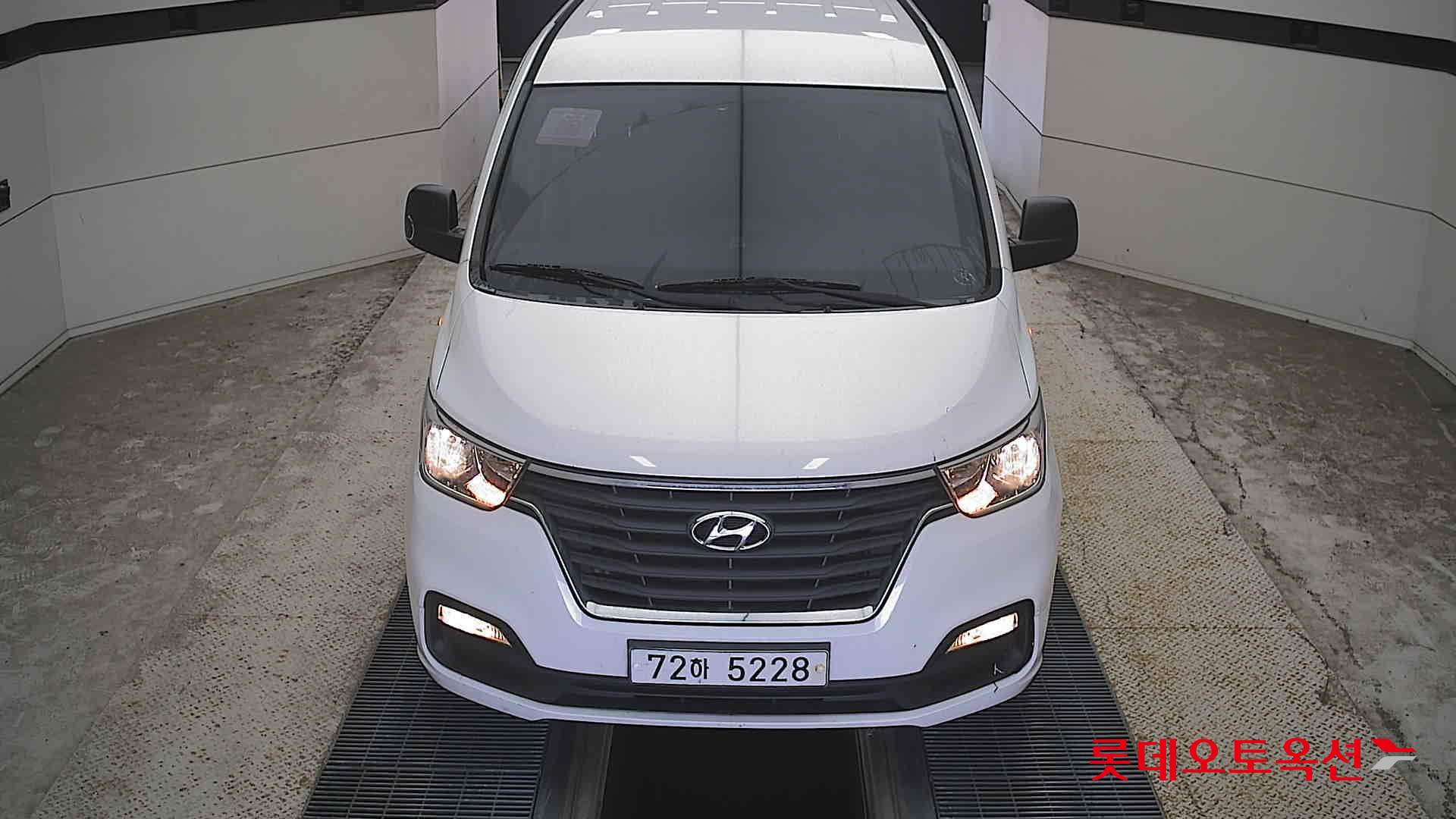 Hyundai THE NEW GRAND STAREX(D)2.5 Wagon Smart 12-Seater