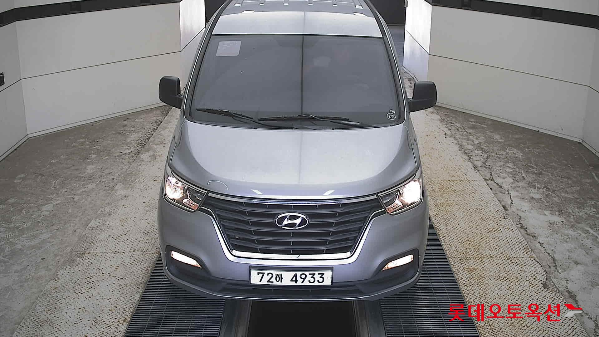 Hyundai THE NEW GRAND STAREX(D)2.5 Wagon Smart 12-Seater